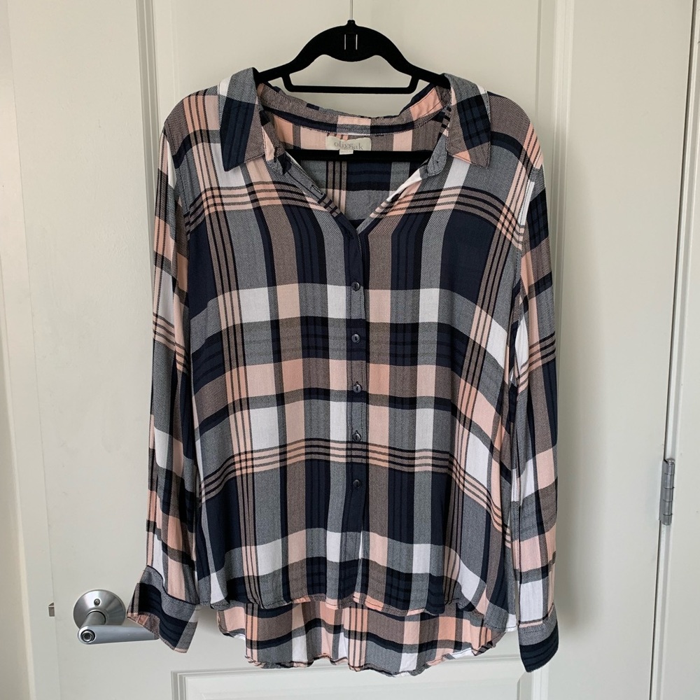 NWOT Olive & Oak plaid blouse